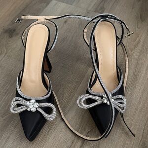 Elegant Black Women's Shoes with Rhinestone Bow